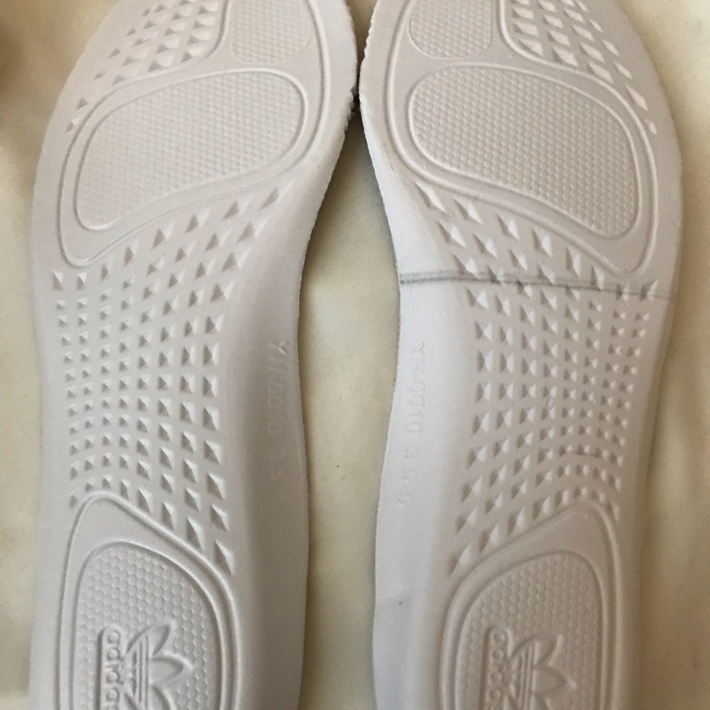 Yeezy350 sesame Mens size 5 and womans size 6.5